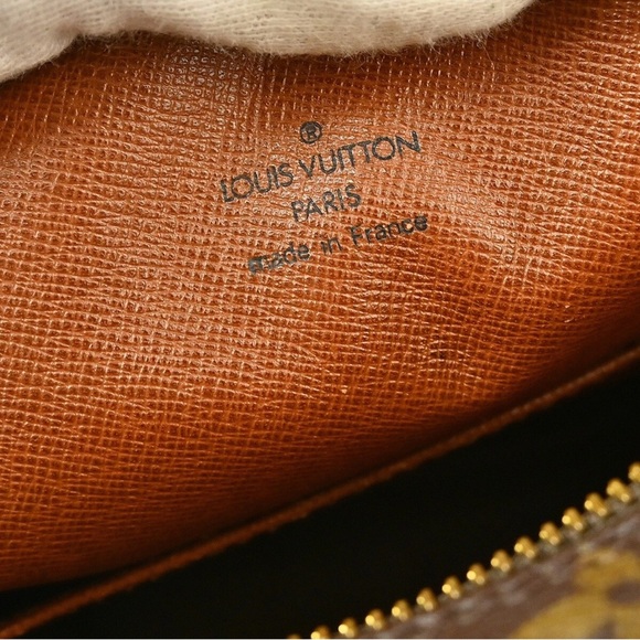 Louis Vuitton Danube Crossbody - Picture 8 of 10